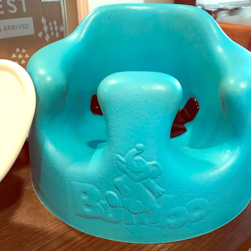 Bumbo with tray